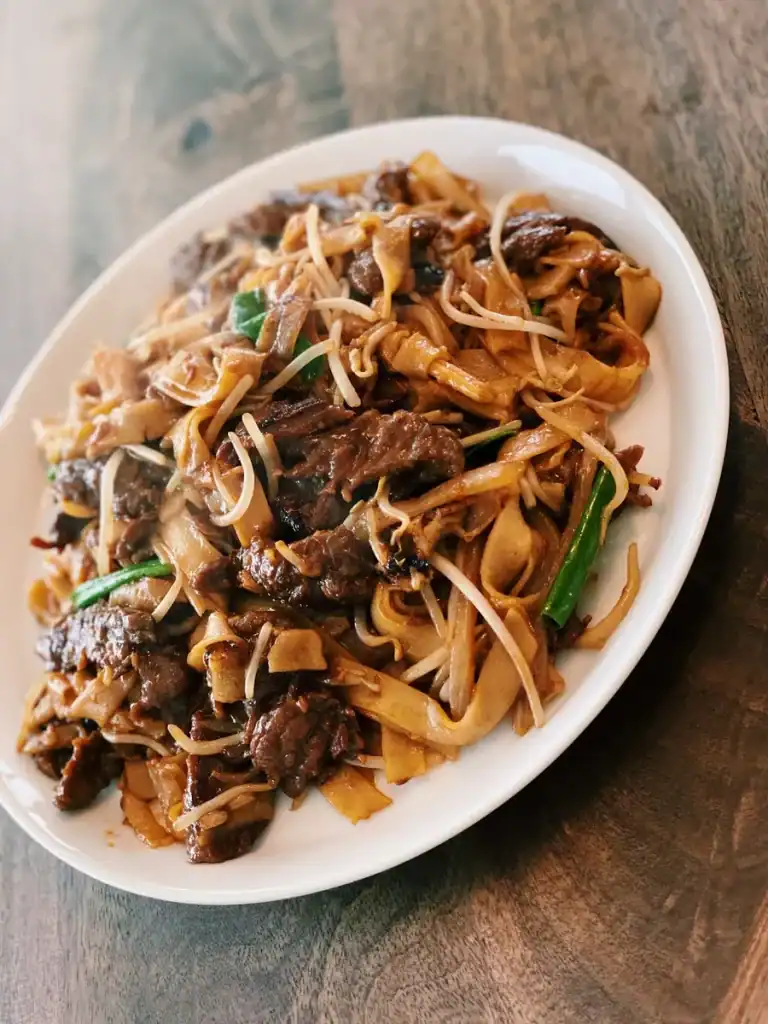 Easy Dim Sum Beef Chow Fun - Stir Fry Beef Rice Noodle
