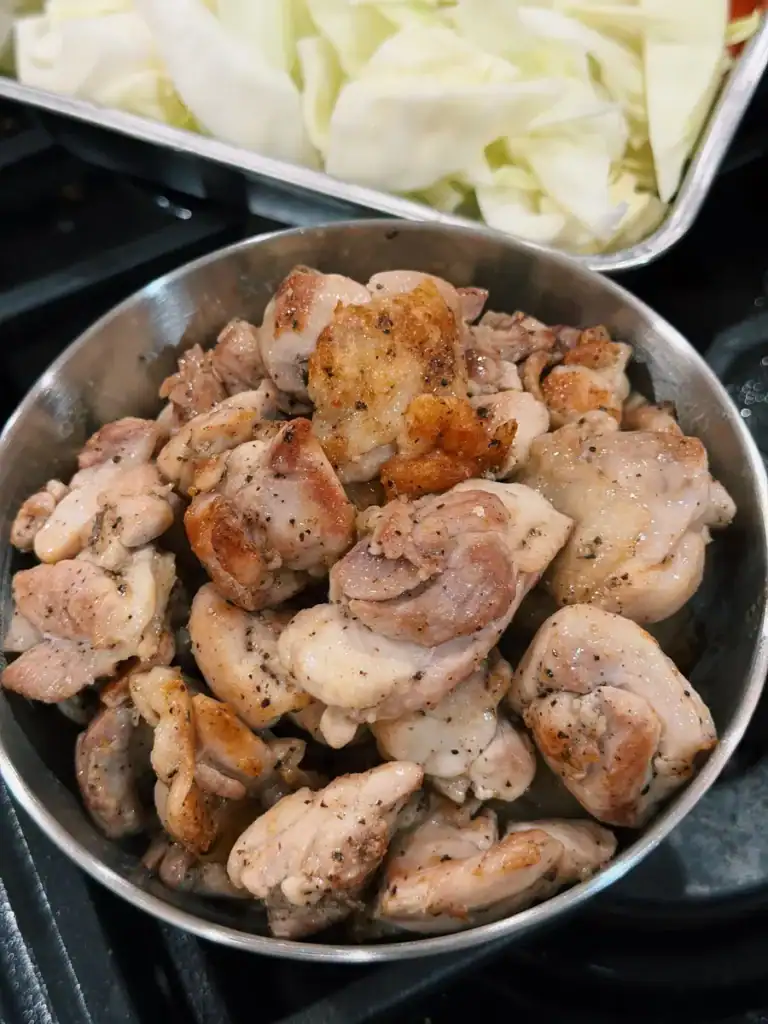 Chunks of Sauteed Seasoned Chicken for Yaki Udon