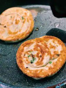 Pan frying Night Market Taiwanese Green Onion Pancake