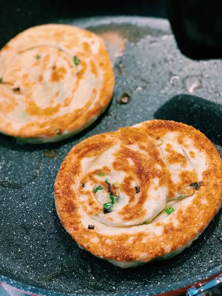 Pan frying Night Market Taiwanese Green Onion Pancake