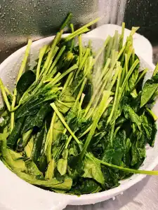 washing spinach for Korean Spinach Salad, an easy Korean banchan to make at home