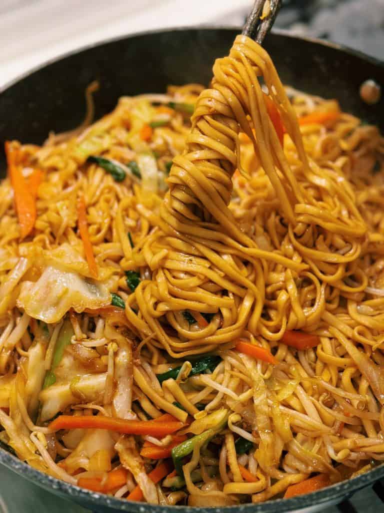 cooking Taiwanese Pan-fried Noodles to put in my husband's lunch box