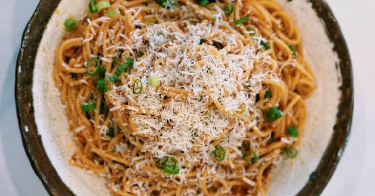 The BEST 10 Minute Vegetarian Asian Chili Oil Pasta
