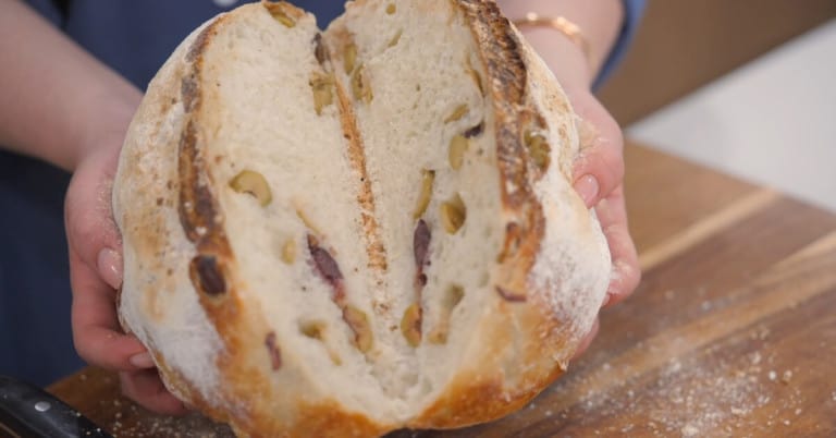 My Mom’s SUPER SIMPLE 4-Ingredient No Knead Bread
