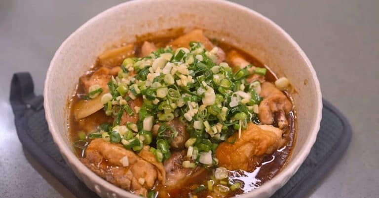 Steamed Scallion Chicken With Scallion Ginger Sauce