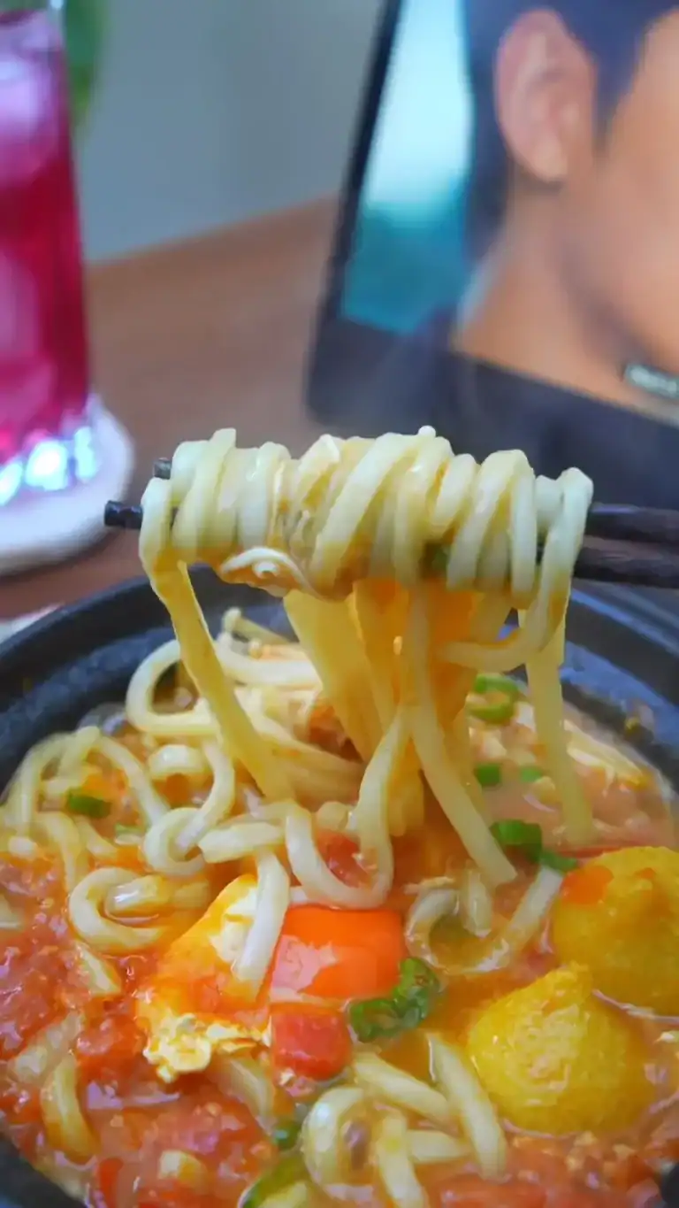 15-min Tomato Curry Udon Soup For One