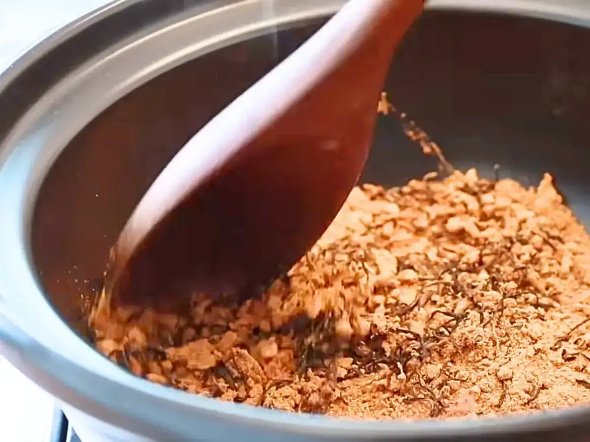 Stir Frying Tea Leaves and Red Sugar for Apple Citrus Black Tea
