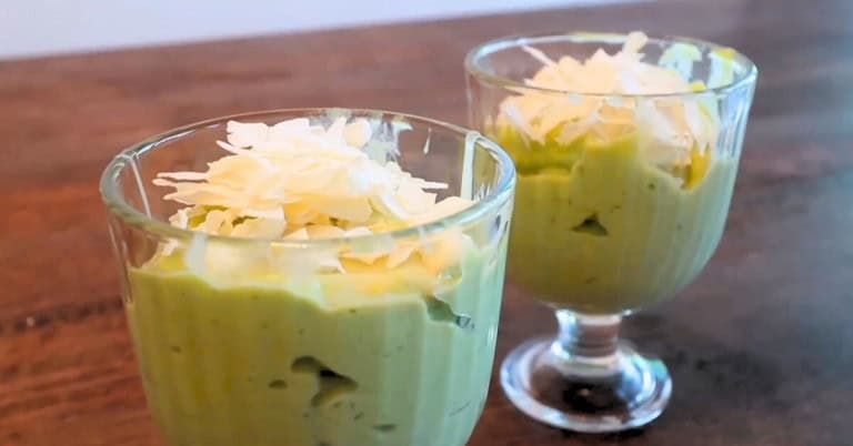 Sinh Tố Bơ – Easy Vietnamese Avocado Smoothie