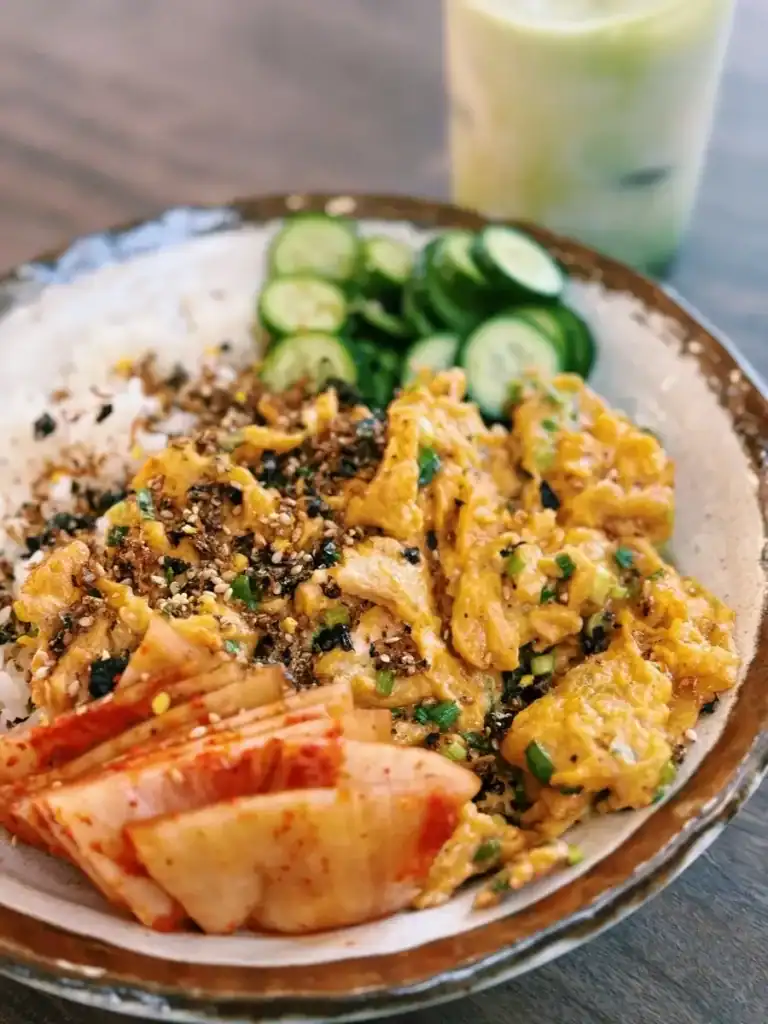 Easy Brunch Scrambled Egg Rice Bowl