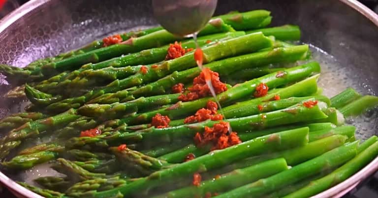 4 Ingredient Everyday Garlic Butter Asparagus