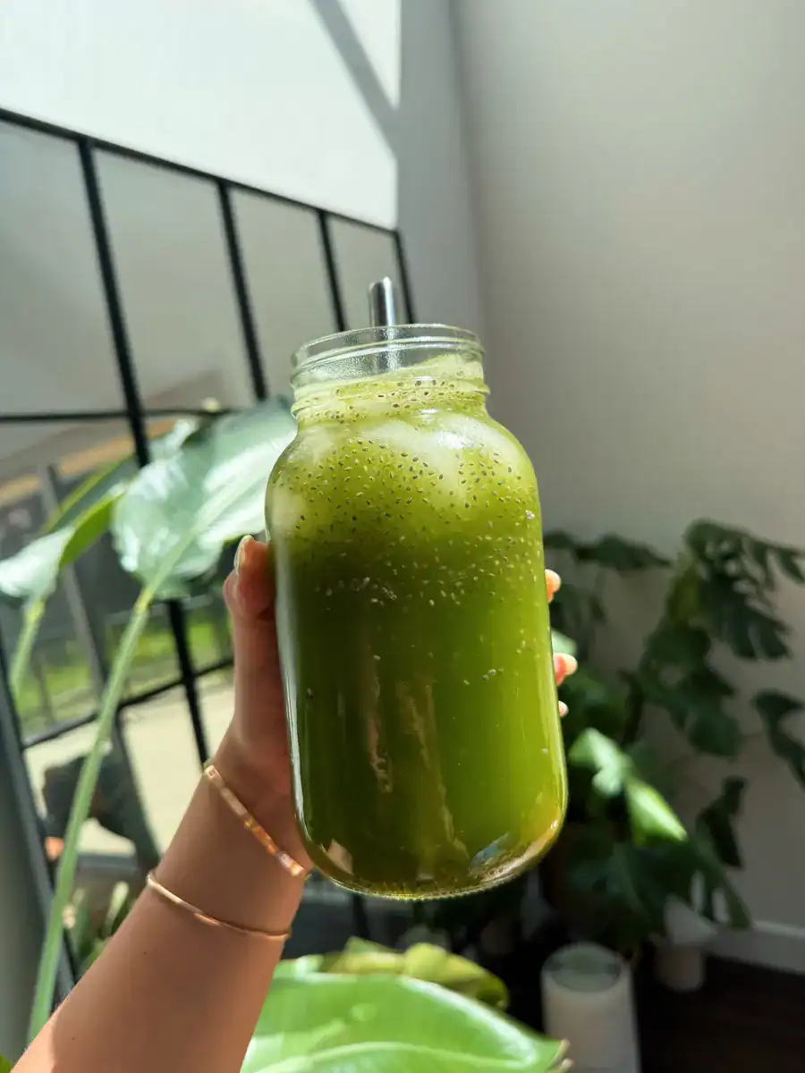 A Glass of Healthy, Gut Friendly Matcha Chia Lemonade