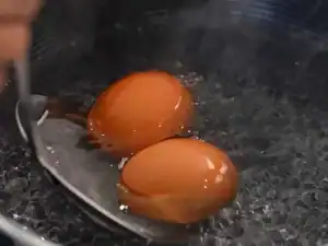 Boiling eggs