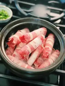 Hot pot beef seared first to make 20 minute tomato beef noodle soup