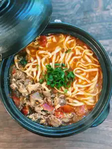 20 Minute tomato beef noodle soup, a faster version of Taiwanese Beef Noodle Soup made with kai dong QQ noodles and hot pot beef, garnished with green onions