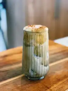 Brown Sugar Cinnamon Hojicha Latte sprinkled with cinnamon