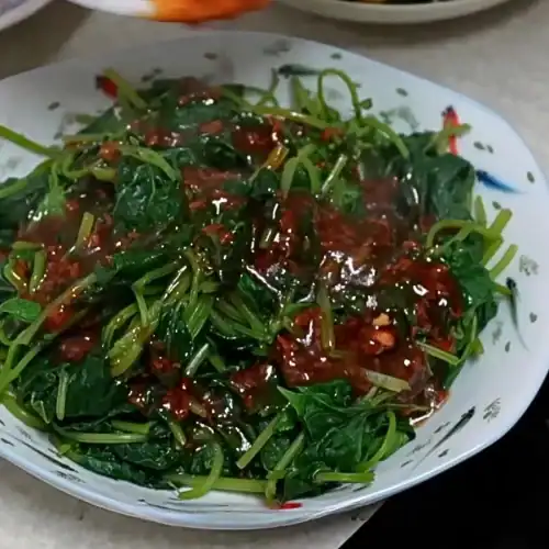 Blanched Sweet Potato Leaves drizzled with garlic sauce made with oyster sauce, kai dong everyday garlic oil, and sesame oil
