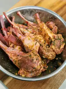 Lamb Chops covered with rosemary garlic rub for Rosemary Garlic Lamb Chops