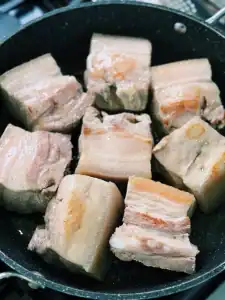 Pan Frying Chunks of Pork Belly for Orange Glazed Pork Belly